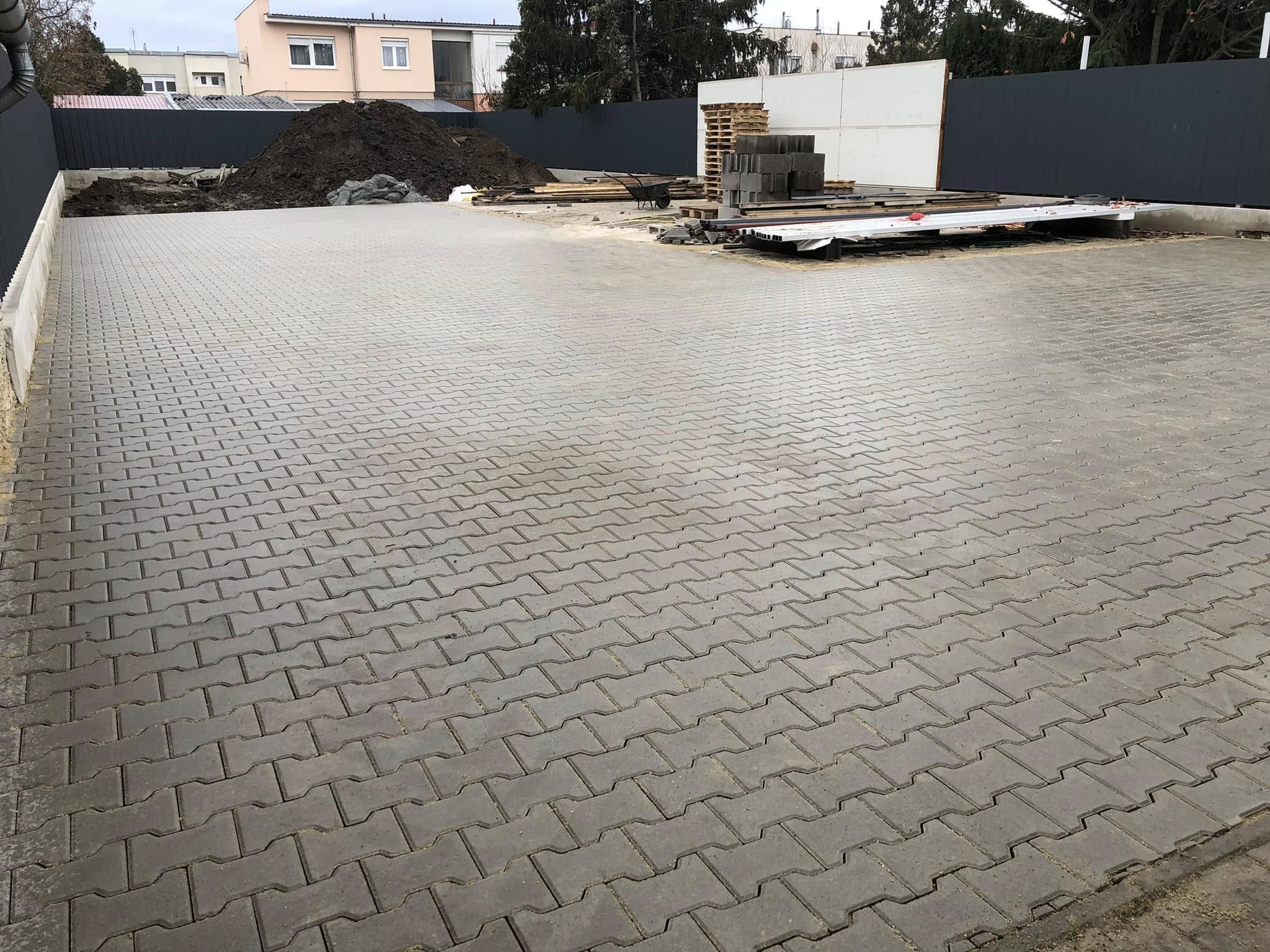 Ipari udvar burkolása